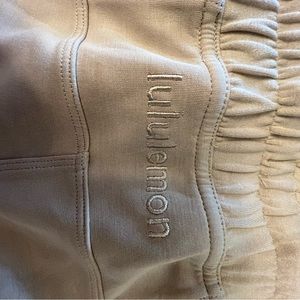Lululemon shorts size 4 (5 inch)